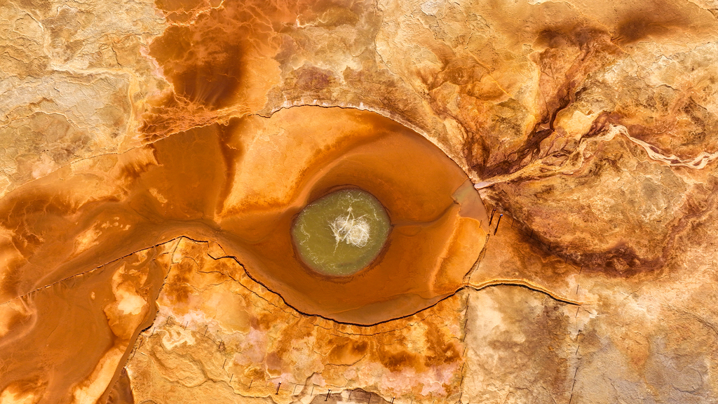 Aerial shots taken on July 3, 2026 capture views of Aiken Spring in Mangya City, Haixi Mongolian and Tibetan Autonomous Prefecture, Qinghai Province. /VCG