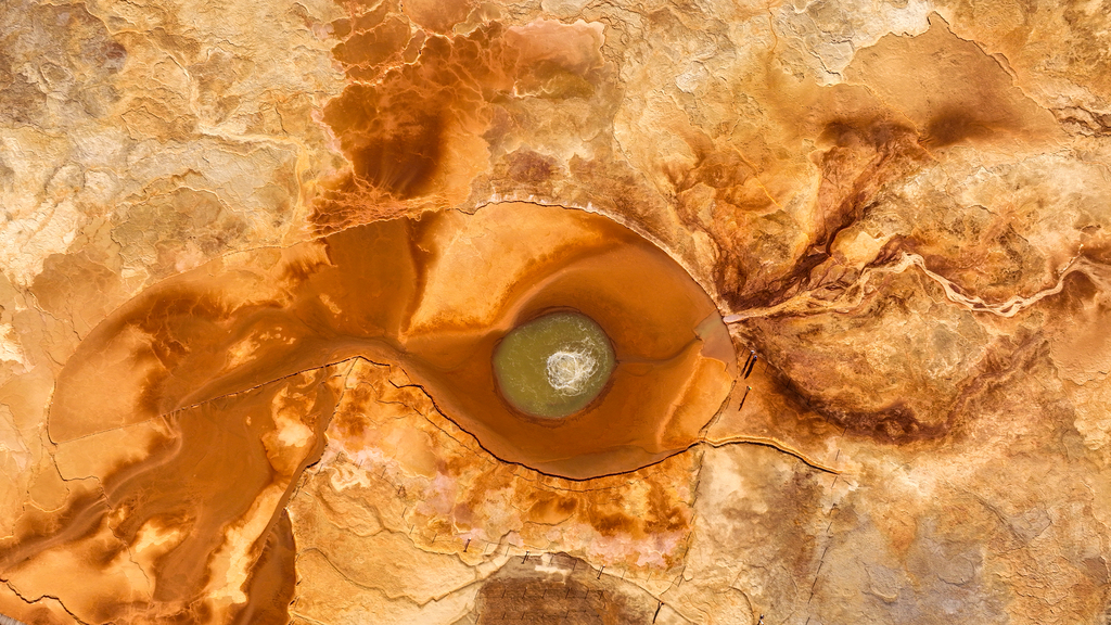 Aerial shots taken on July 3, 2026 capture views of Aiken Spring in Mangya City, Haixi Mongolian and Tibetan Autonomous Prefecture, Qinghai Province. /VCG