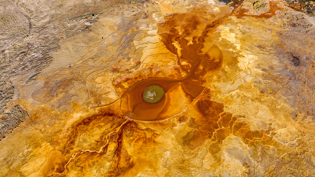 Aerial shots taken on July 3, 2026 capture views of Aiken Spring in Mangya City, Haixi Mongolian and Tibetan Autonomous Prefecture, Qinghai Province. /VCG