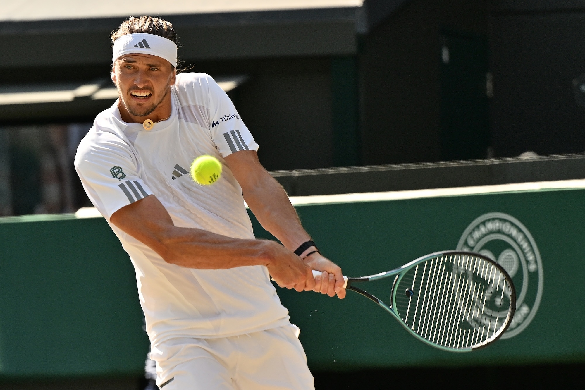 Germany's Alexander Zverev hits a shot against the USA's Taylor Fritz in a men's singles quarterfinal match at the Wimbledon Championships at the All England Lawn Tennis and Croquet Club in London, England, UK, July 8, 2026. /VCG