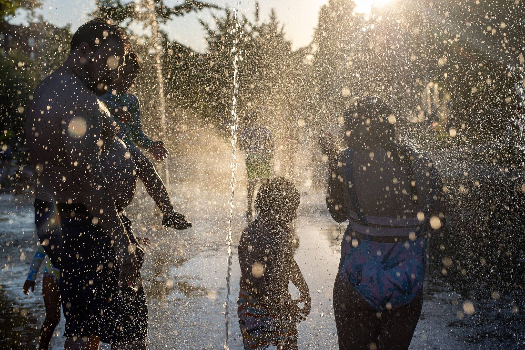 People spend time at the urban beach area of Madrid Rio Park during a heatwave affecting much of Europe, as high temperatures continue across Spain, in Madrid, Spain, July 3, 2026. /VCG
