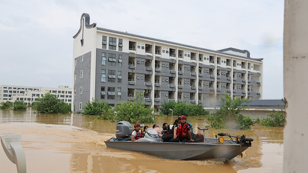 Rescue workers evacuate teachers, students and nearby residents trapped by flooding, Guigang, south China's Guangxi Zhuang Autonomous Region, July 8, 2026. /VCG
