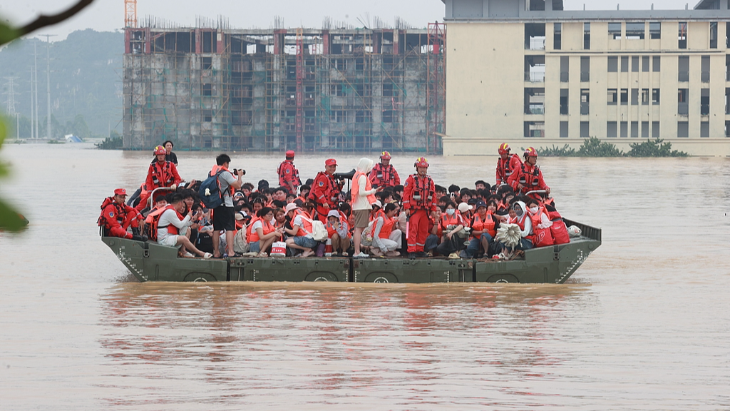 Chinese premier chairs meeting on flood prevention, relief work