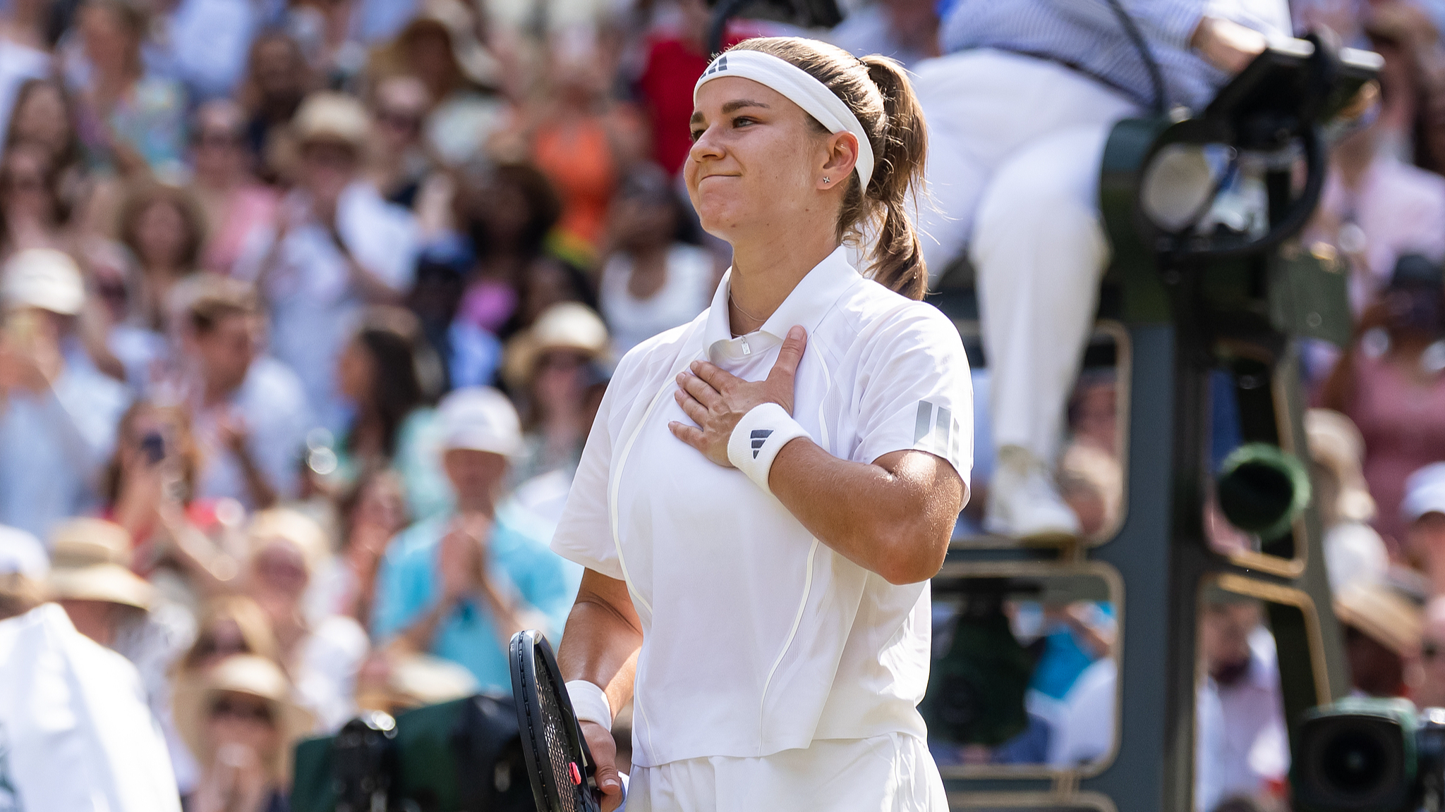 Muchova and Noskova set up all-Czech Wimbledon final
