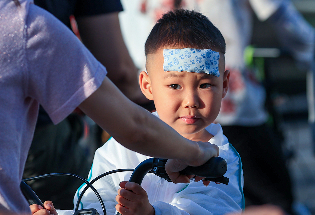 Cooling gel patches are said to be an effective way to cool the body during unbearable heat spells. /VCG