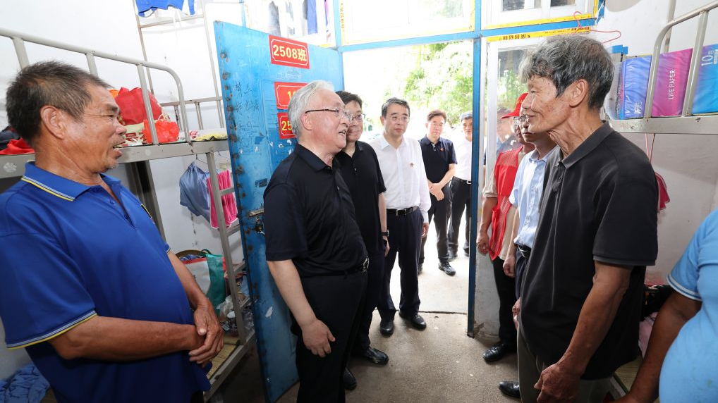 Chinese Vice Premier Zhang Guoqing (2L), also a member of the Political Bureau of the Communist Party of China Central Committee, visits a temporary shelter in Hengzhou, south China's Guangxi Zhuang Autonomous Region, July 10, 2026. /Xinhua