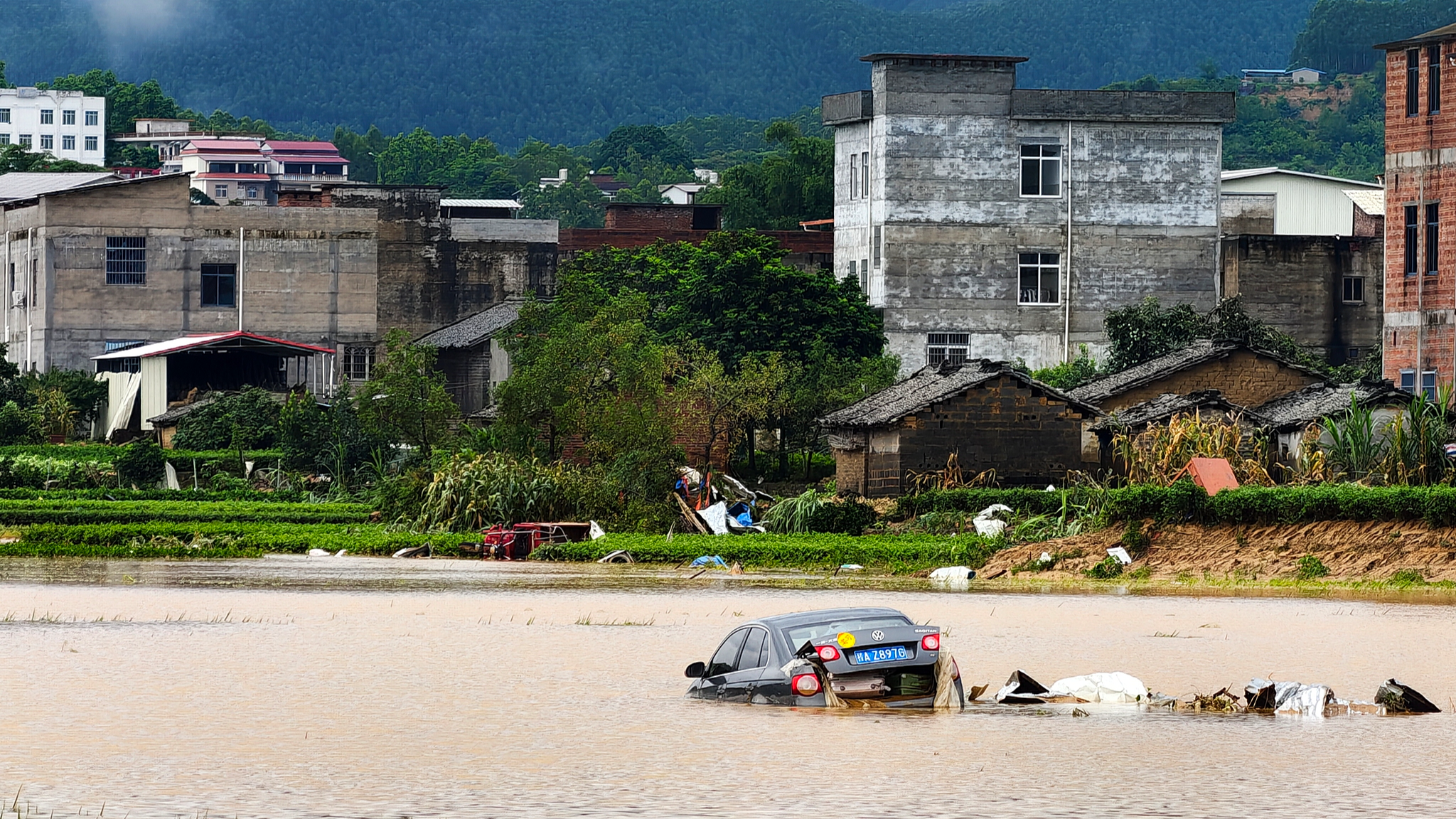 Guangxi floods: Health and safety guide as waters recede