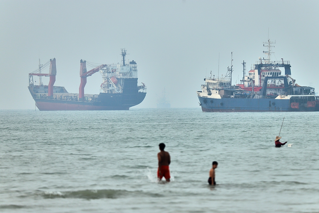 Cargo ships are at anchor in the Strait of Hormuz off Bandar Abbas, Iran, June 30, 2026. /VCG
