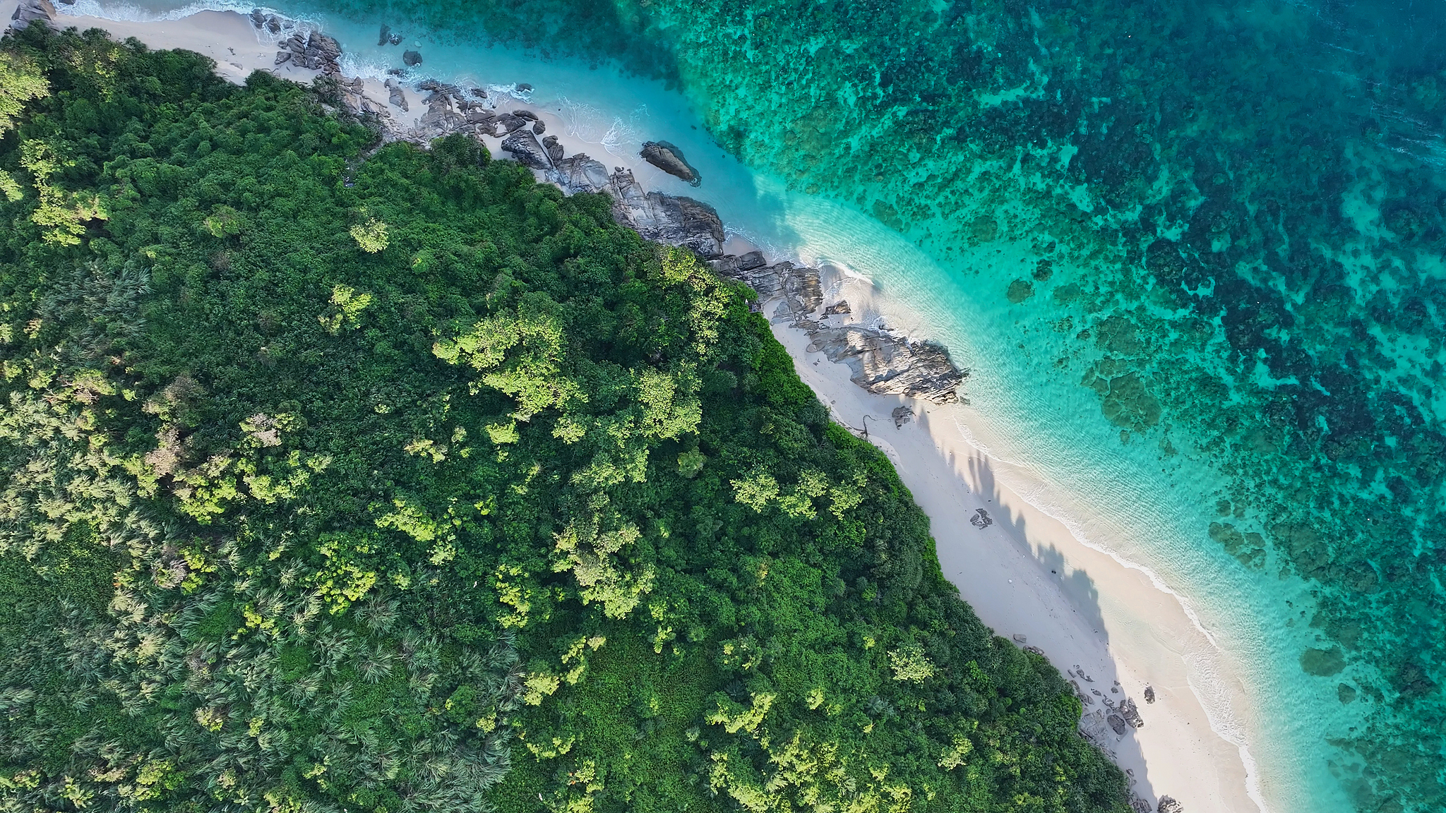 Scenery of Jiajing Island, Wanning, Hainan province, south China, June 24, 2025. /VCG