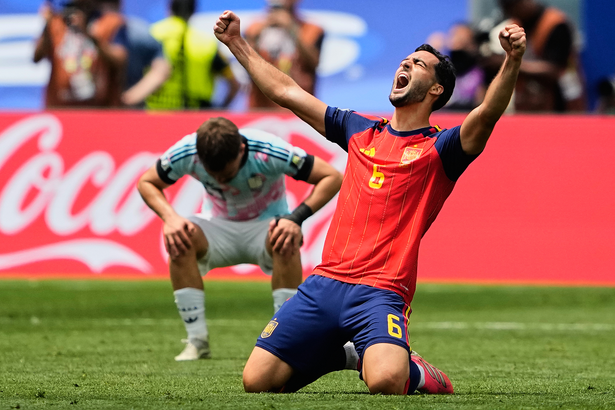 Mikel Merino (#6) celebrates after Spain's win over Belgium in a 2026 FIFA World Cup quarterfinal match in Inglewood, California, USA, July 10, 2026. /VCG
