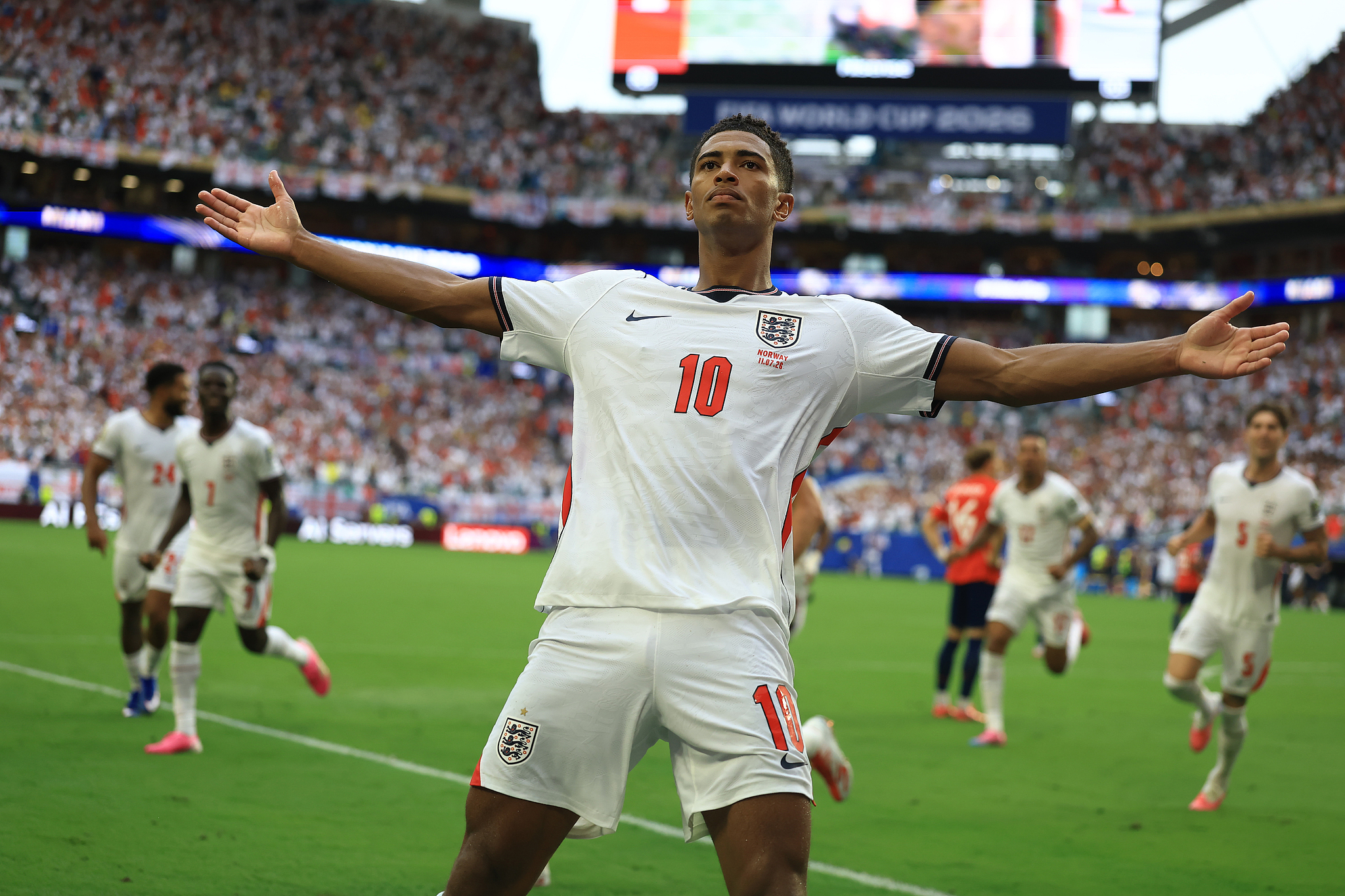 England midfielder Jude Bellingham (#10) celebrates after scoring a goal in the quarterfinal match against Norway at the 2026 FIFA World Cup in Miami Gardens, Florida, July 11, 2026. /VCG