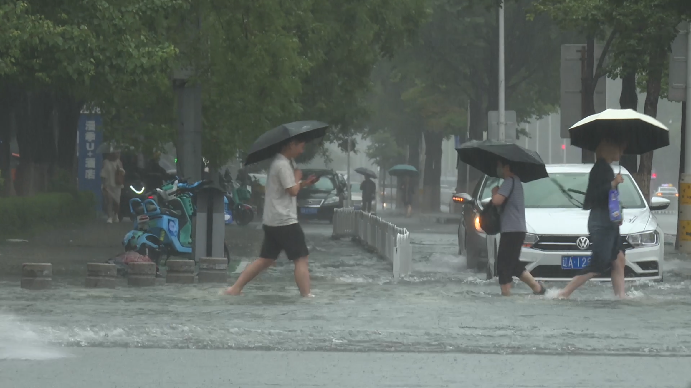 SHENYANG — Northeast China's Liaoning Province has launched emergency flood control responses amid relentless extreme rainfall triggered by Typhoon Bavi. /CGTN
