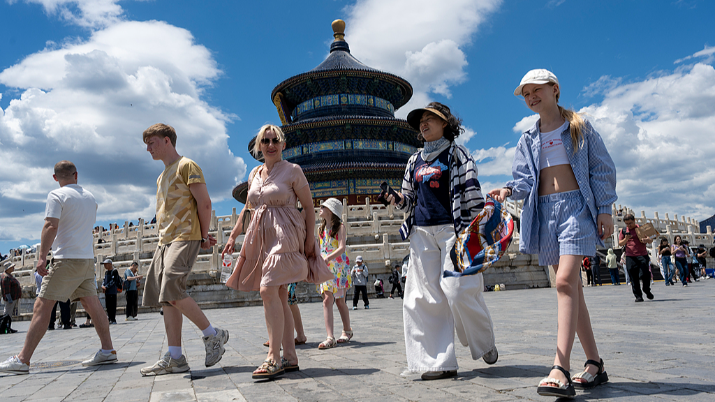Foreign tourists visit the Temple of Heaven Park in Beijing, capital of China, June 9, 2026. /VCG