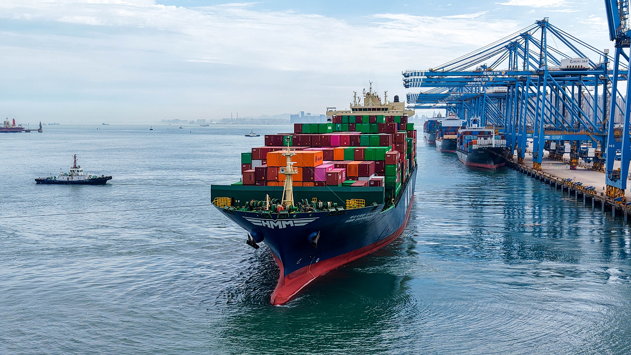 A cargo ship departs from the terminal at Qingdao Port in Qingdao, east China's Shandong Province, July 15, 2026. /VCG