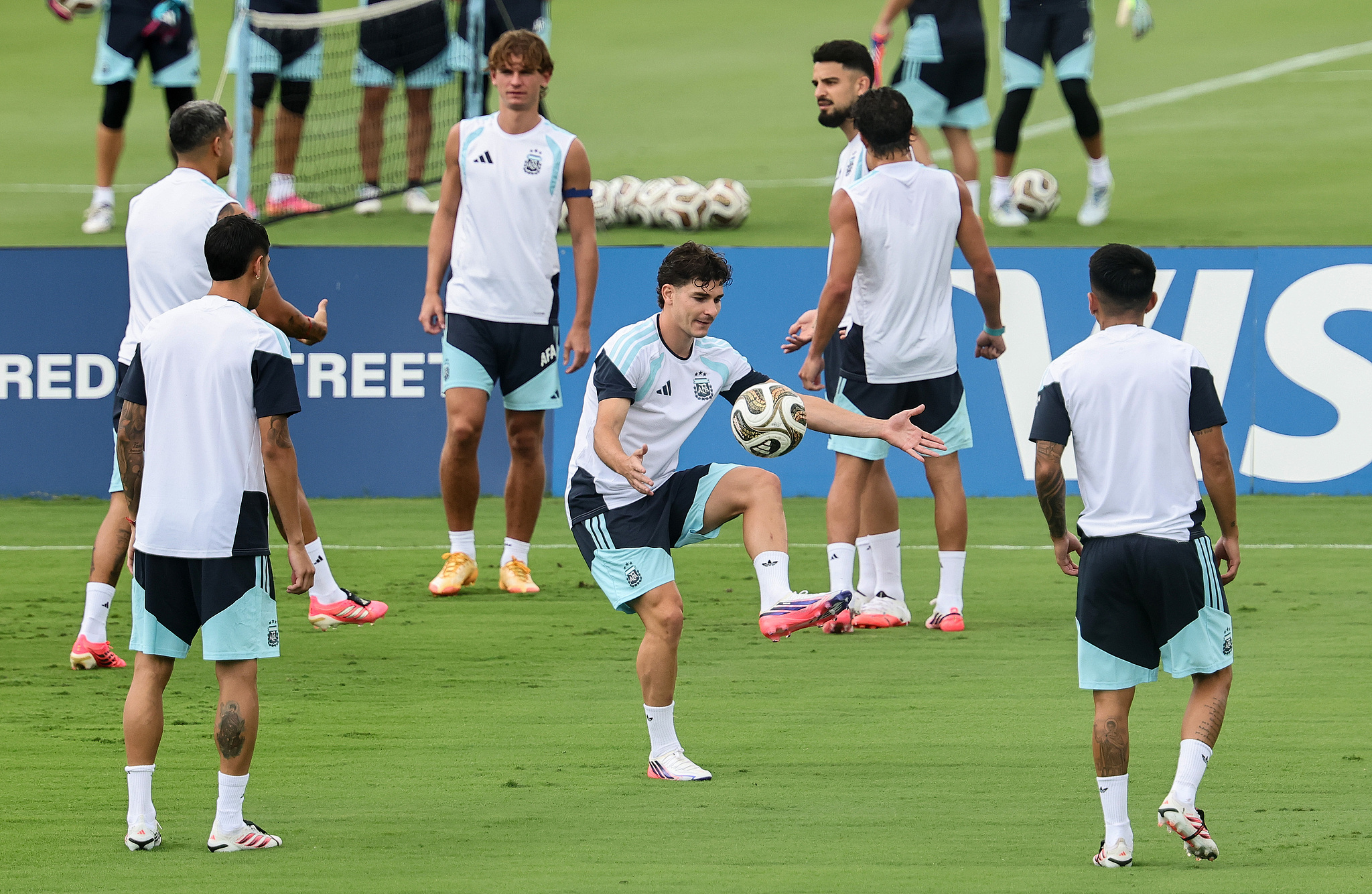 Argentina players work in training ahead of the semifinal against England at the 2026 FIFA World Cup in Marietta, Georgia, July 14, 2026. /VCG