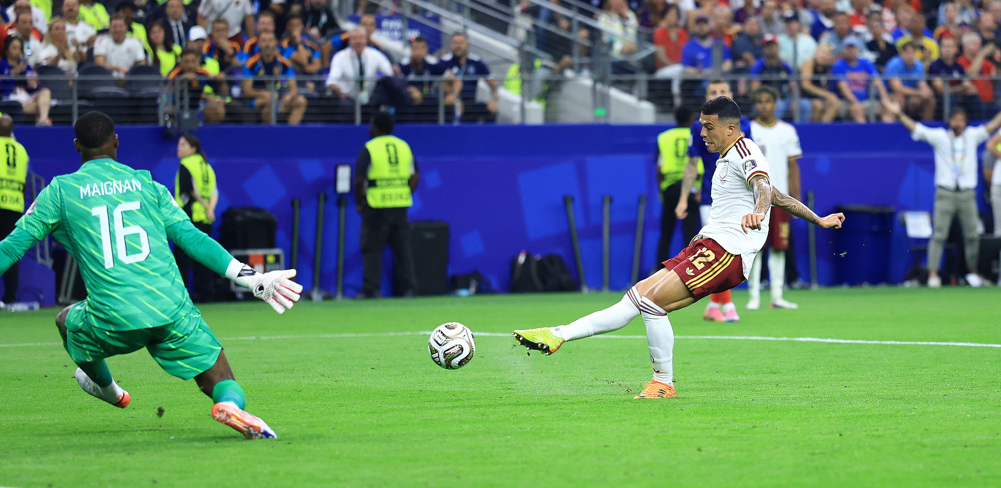 Spain defender Pedro Porro shoots to score a goal in the semifinal match against France at the 2026 FIFA World Cup in Arlington, Texas, July 14, 2026. /VCG