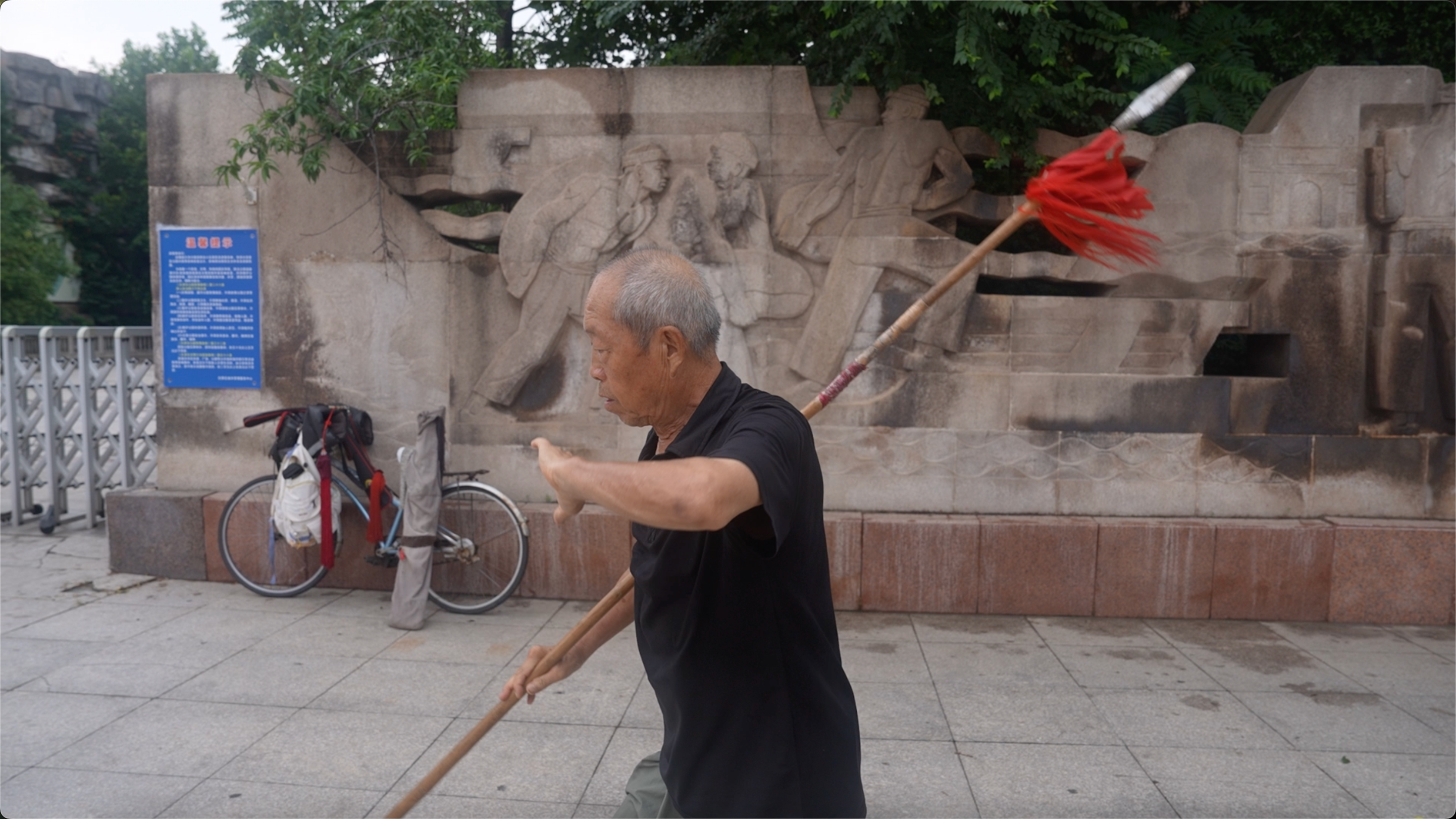 An elderly man practices spear routines at the entrance of Xigu Park, in Tianjin, northern China on July 10, 2026. /CGTN