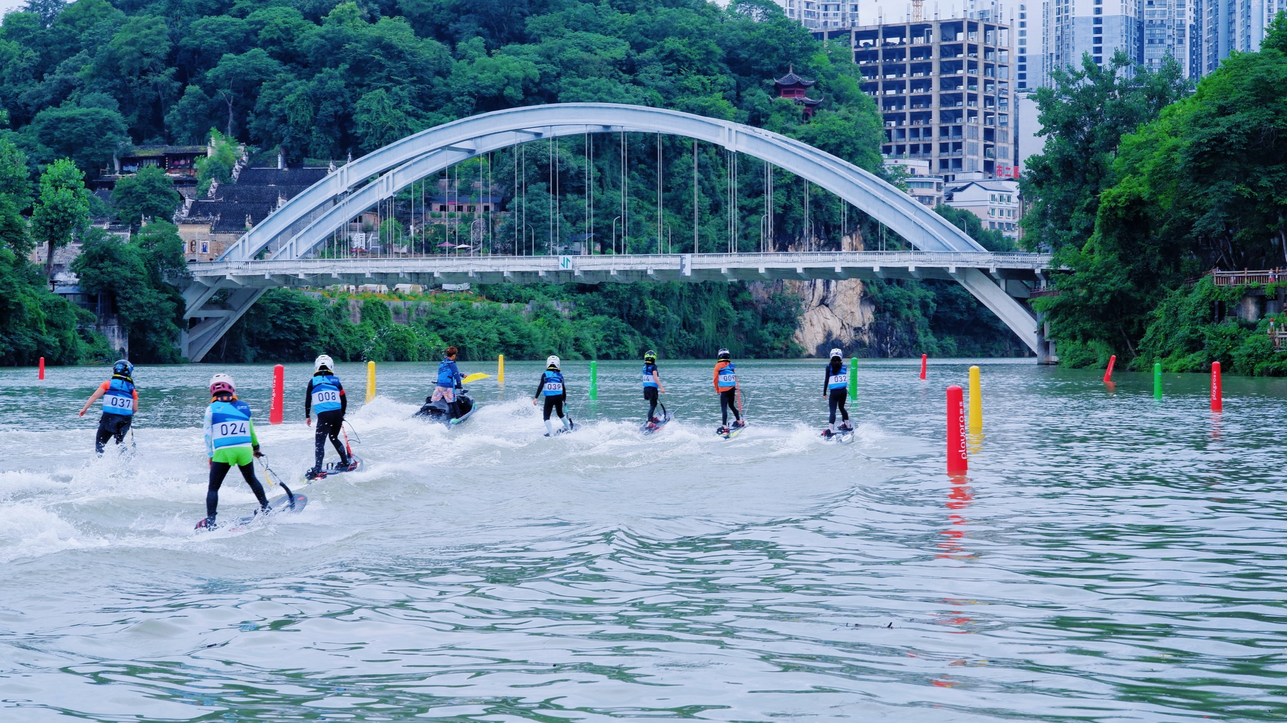 People attend an electric power surfboard race in Tongren, southwest China's Guizhou Province on July 5, 2026. /Tongren Media Convergence Center