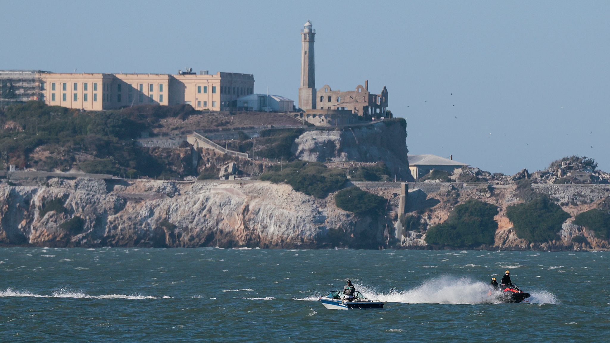1 dead, 2 missing after boat capsizes in San Francisco Bay