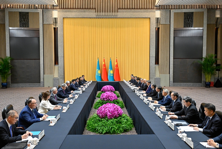 Chinese President Xi Jinping meets with a Kazakh delegation led by Kazakh President Kassym-Jomart Tokayev in Shanghai, China, July 16, 2026. /Xinhua