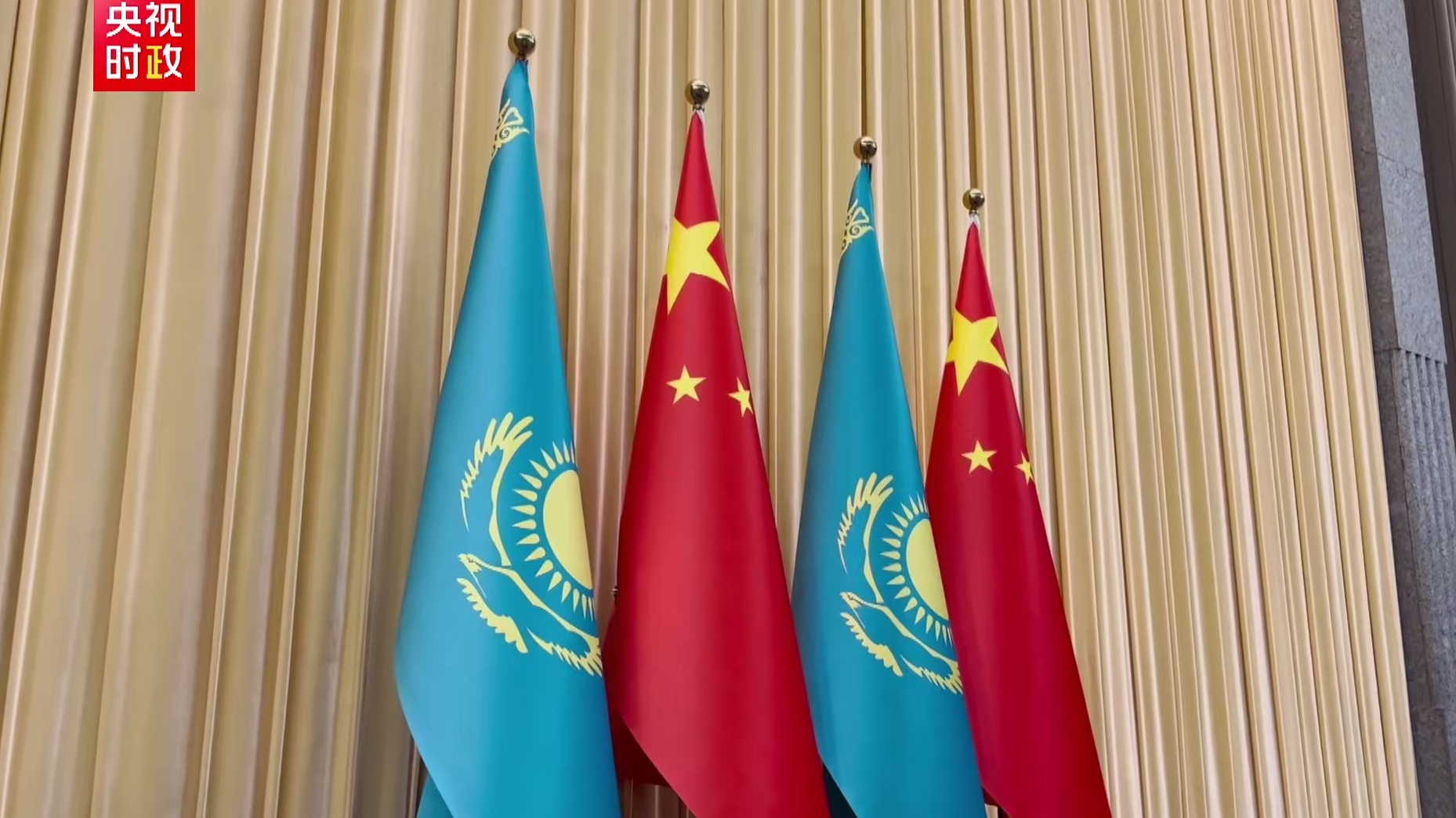  Xi Jinping meets Kazakh president