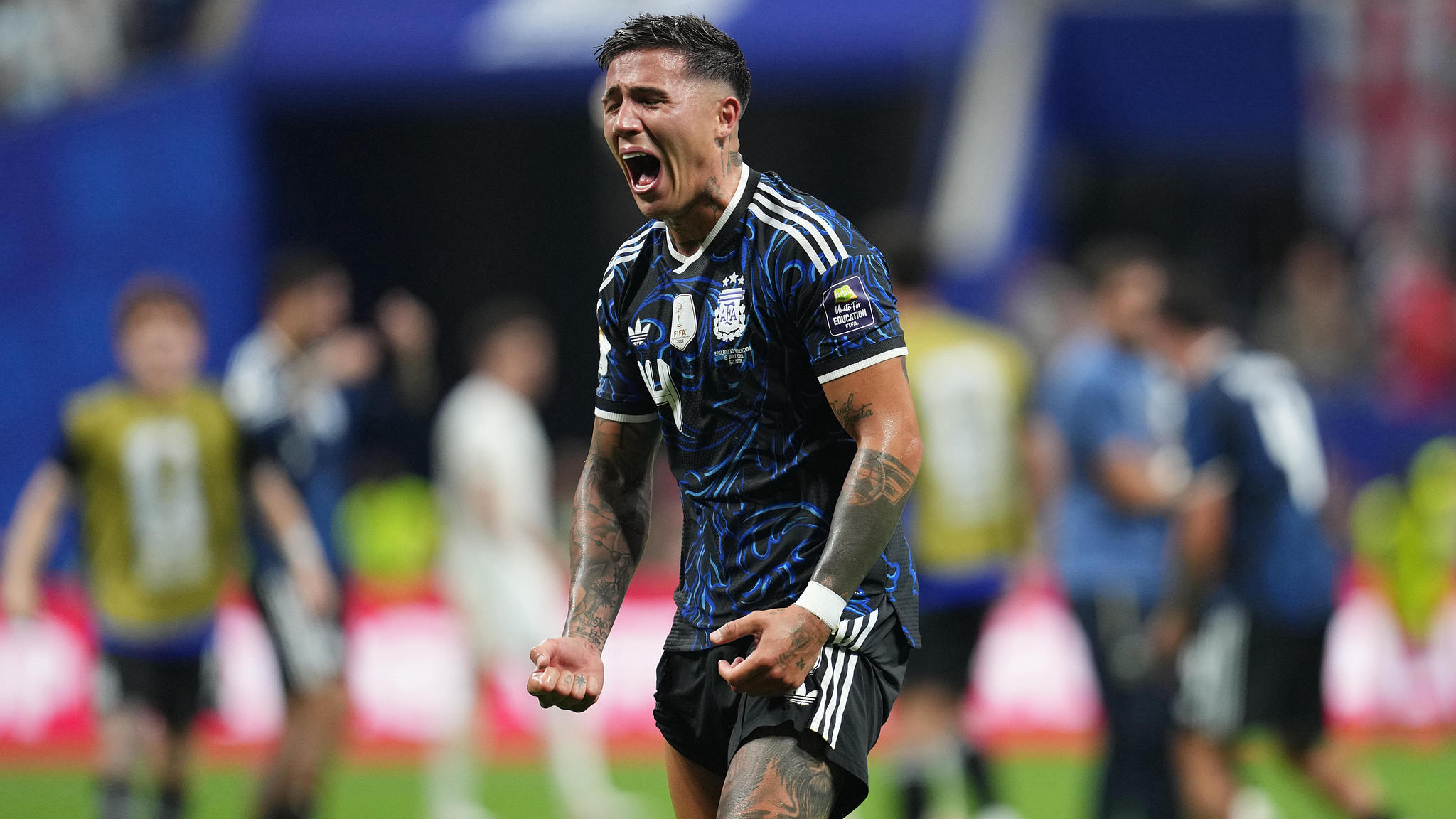 Argentina battle back to overcome England 2-1, reach World Cup final