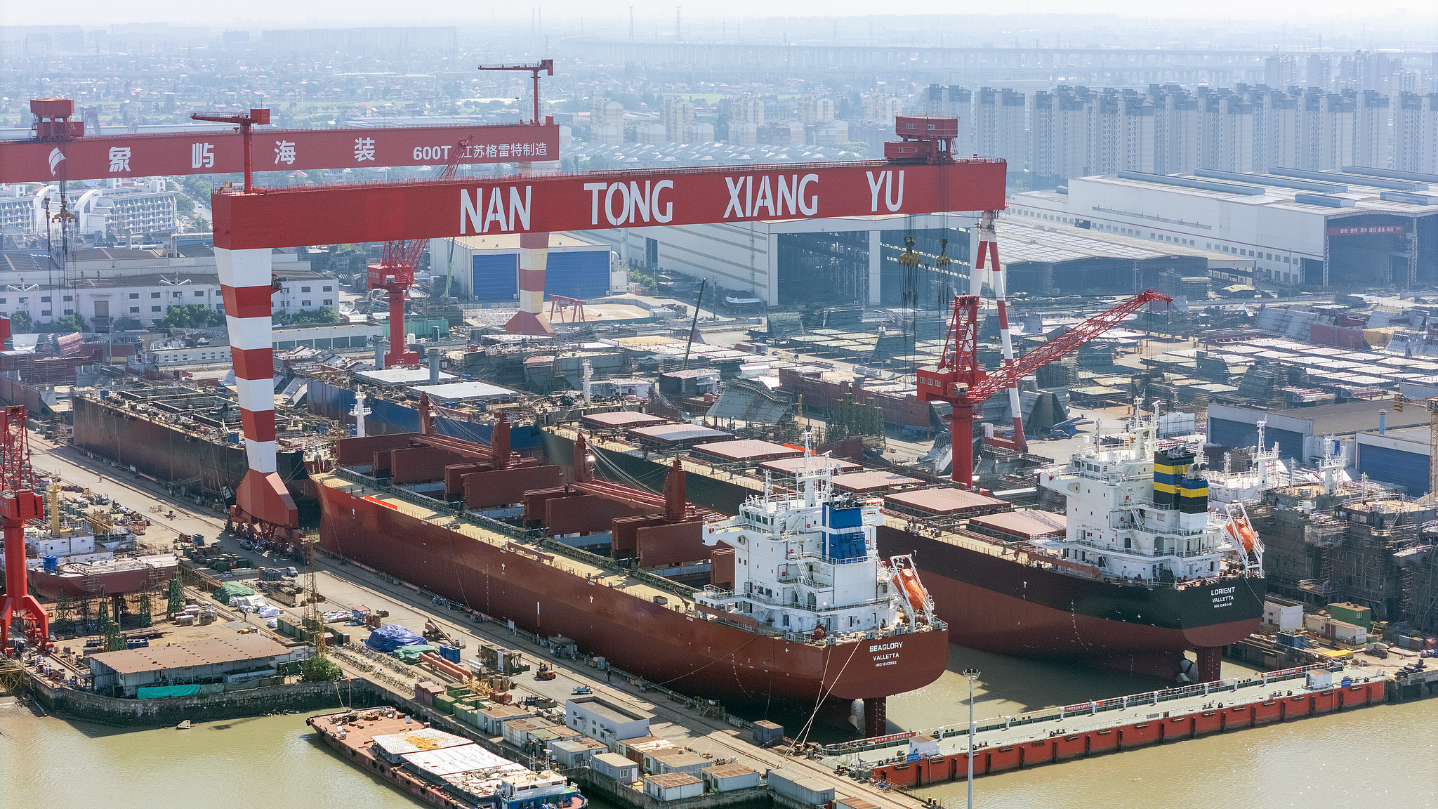 Multiple vessels are under construction at Nantong Xiangyu Marine Equipment Co., Ltd., with production proceeding in a busy and orderly manner, Nantong, Jiangsu Province, east China, July 15, 2026. /VCG