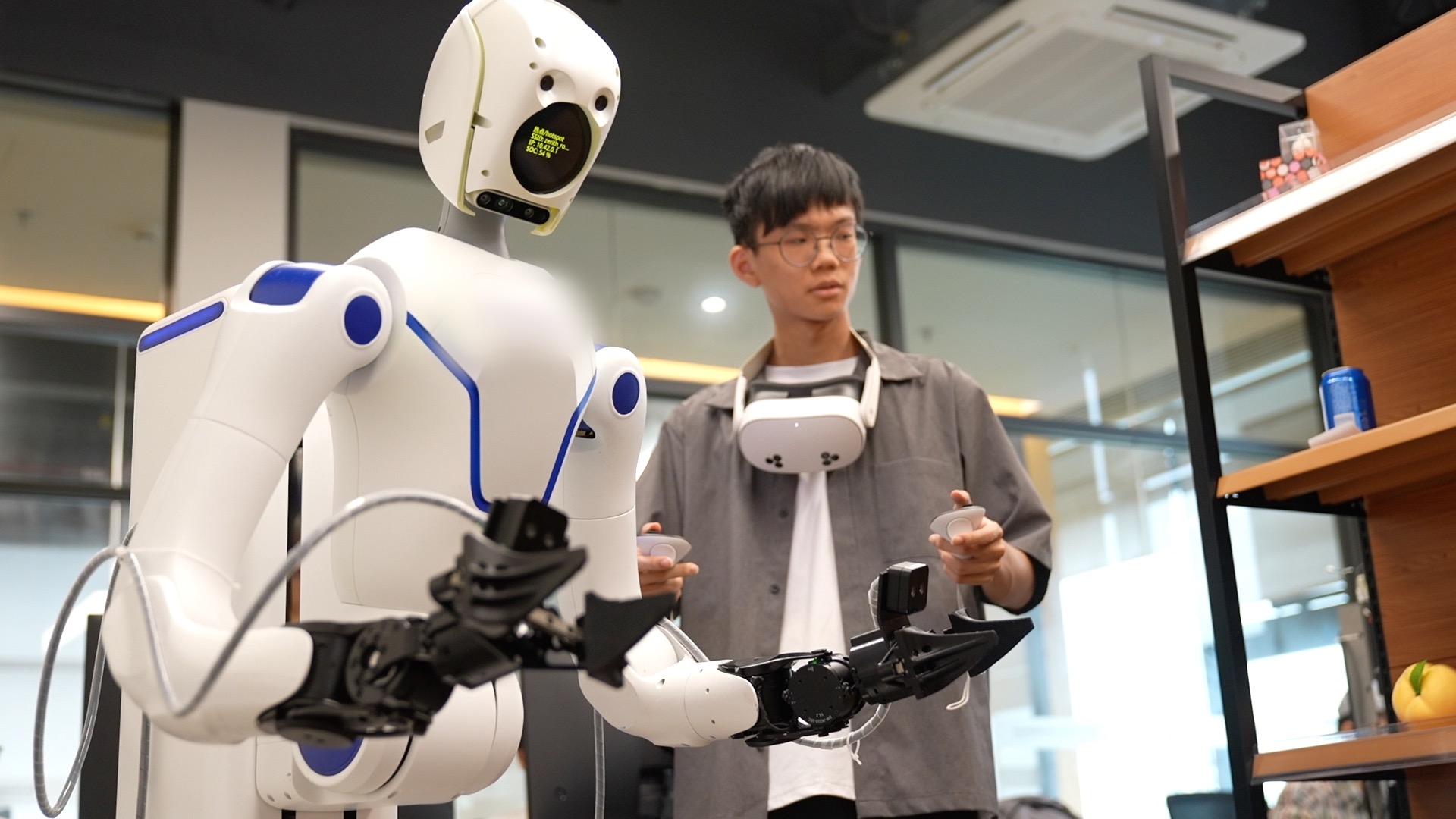 Lu Bingrui, a rising college senior from China's Taiwan region, operates a humanoid robot at a tech startup in Guangzhou, Guangdong Province, July 15, 2026. /CGTN