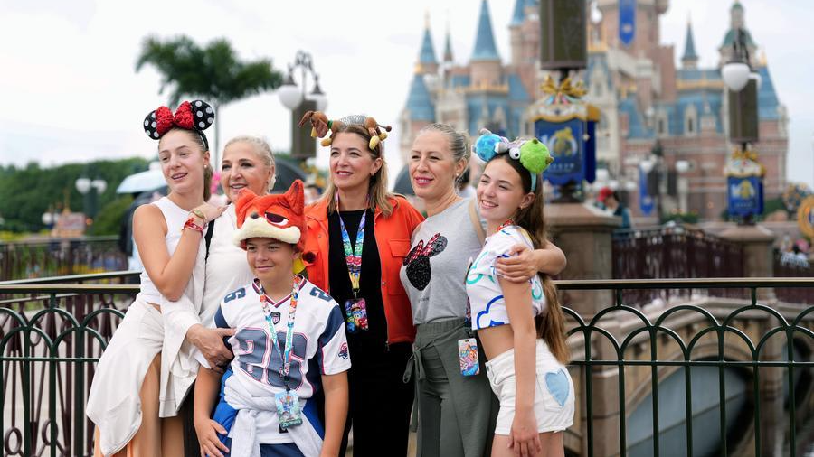 Foreign tourists pose for a group photo at Shanghai Disneyland in east China's Shanghai, June 16, 2026. /Xinhua