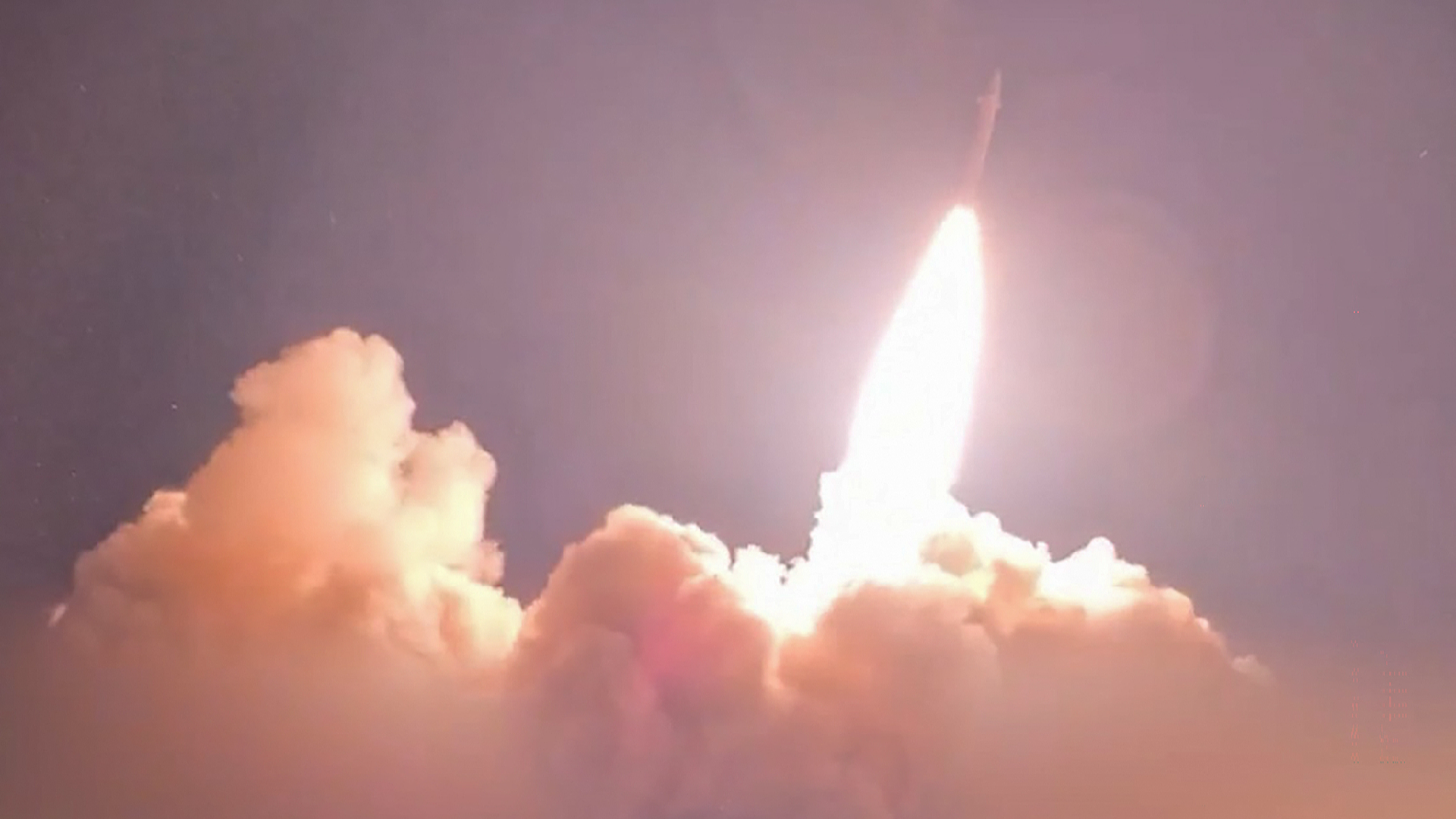 Iran launches fresh attacks after sixth day of US strikes