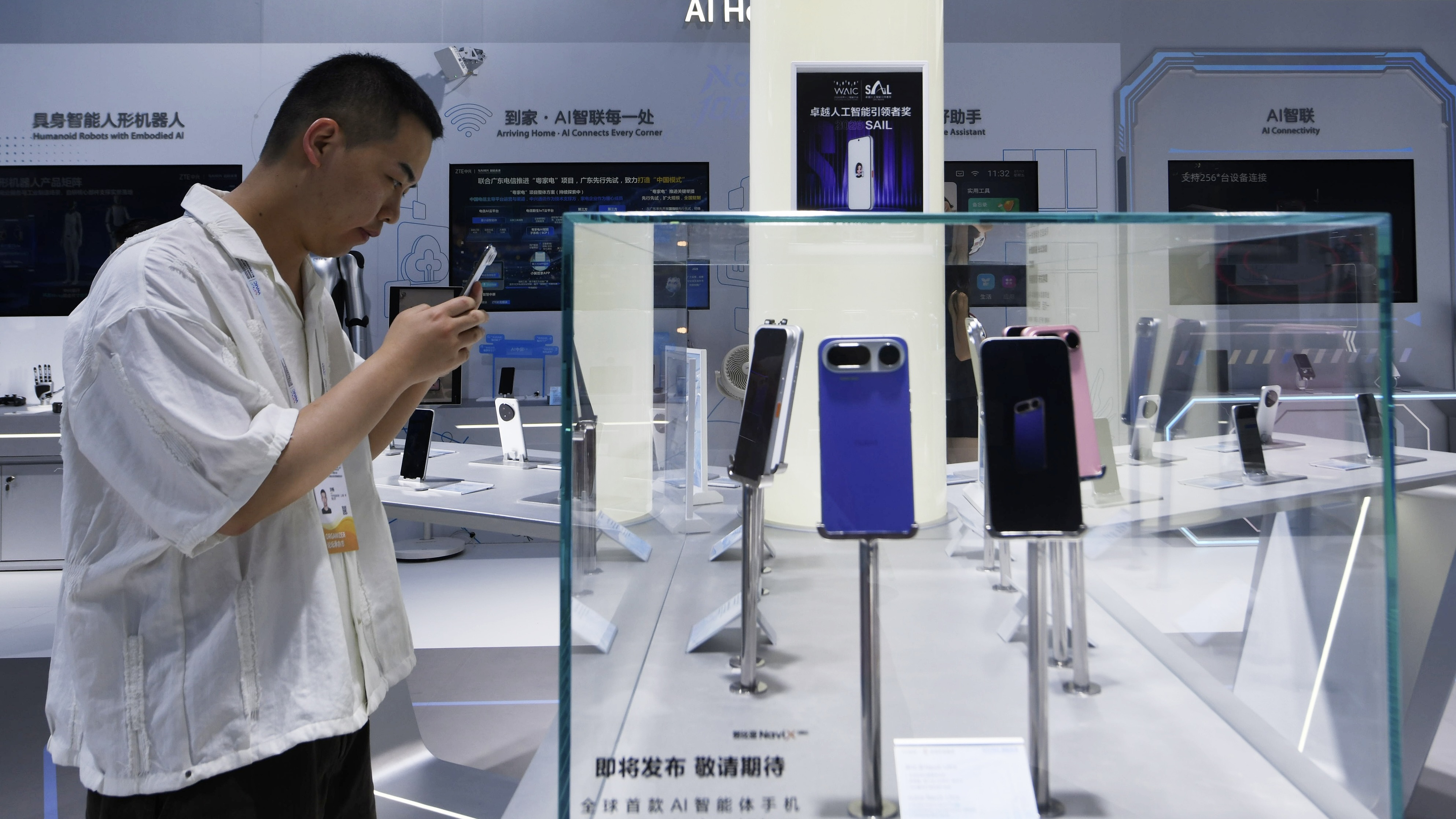 Nubia unveils AI agent smartphone at WAIC, receives SAIL award