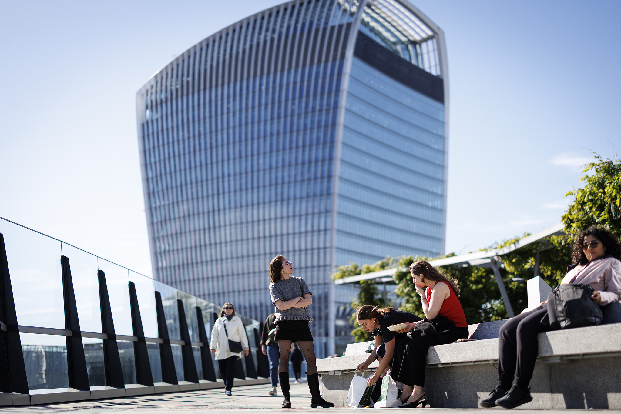 People enjoy their lunch break in the City of London financial district from The Garden at 120 public rooftop space in London, September 25, 2025. /CFP