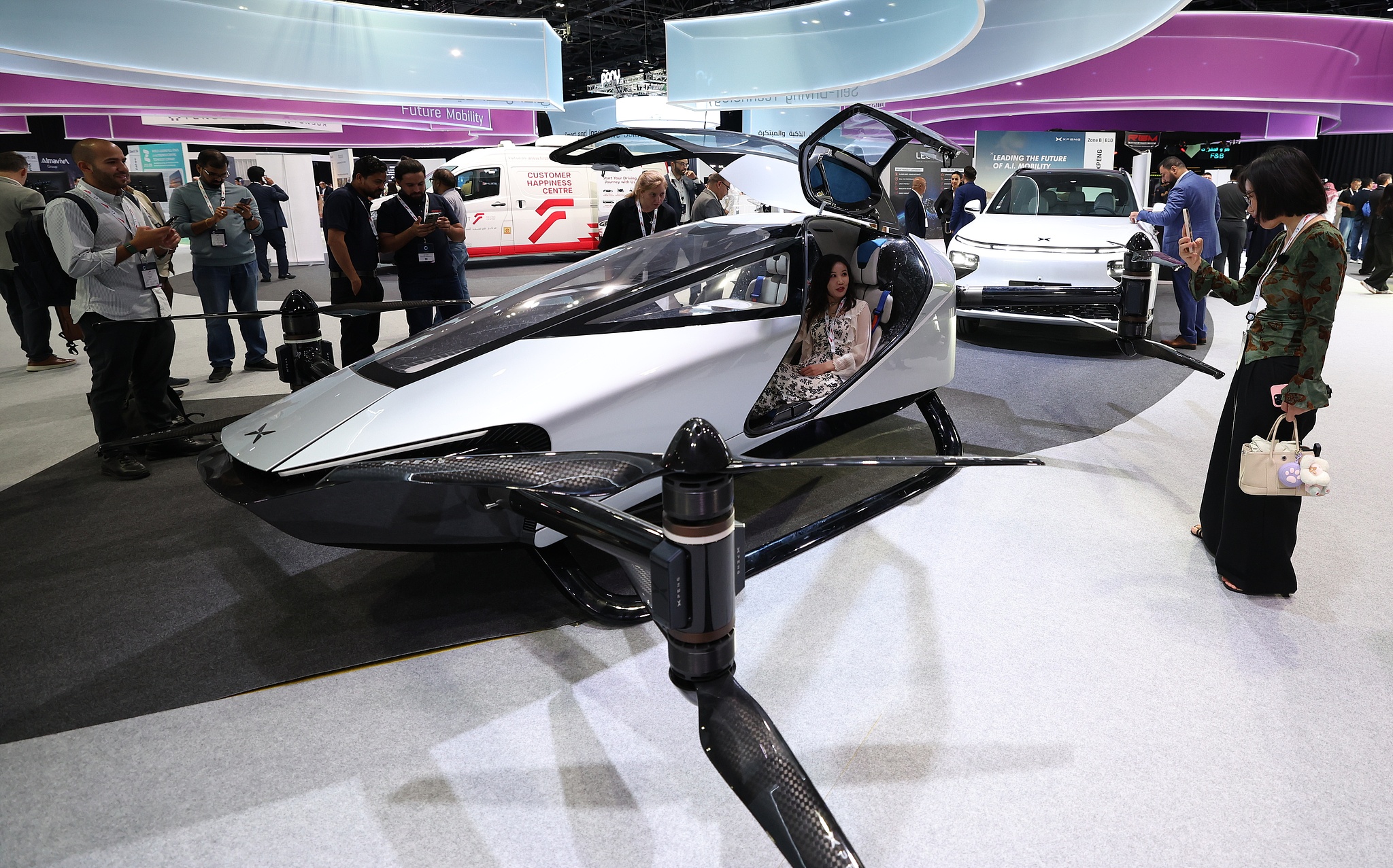 Visitors inspect XPENG flying taxi at the Dubai World Congress and Challenge for Self-Driving Transport exhibition in Dubai, United Arab Emirates, September 24, 2025. /VCG