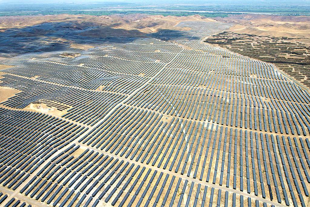 An aerial view of a solar power plant in the Gobi Desert, Zhongwei, Ningxia Hui Autonomous Region, June 12, 2026. /VCG
