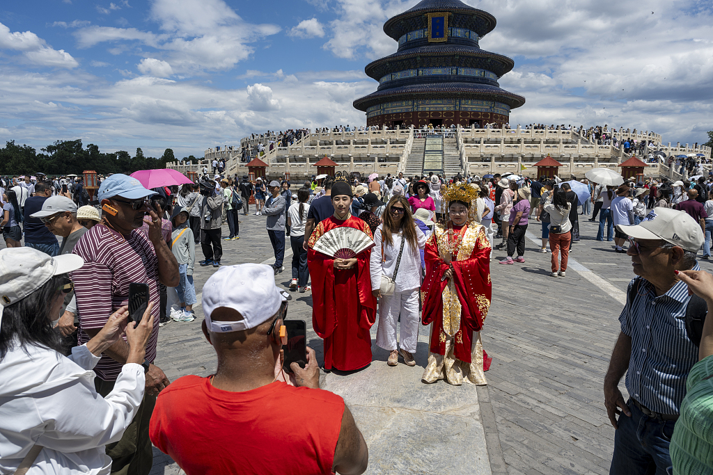 Tourists taking photos and sightseeing at the Temple of Heaven, Beijing, China, June 9, 2026. /VCG