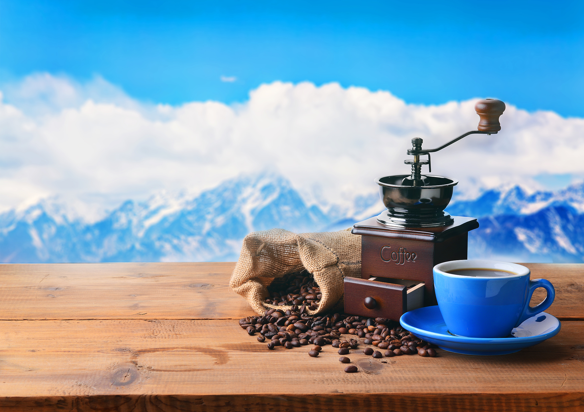 Coffee at the backdrop of the snow-peaked mountains. /VCG