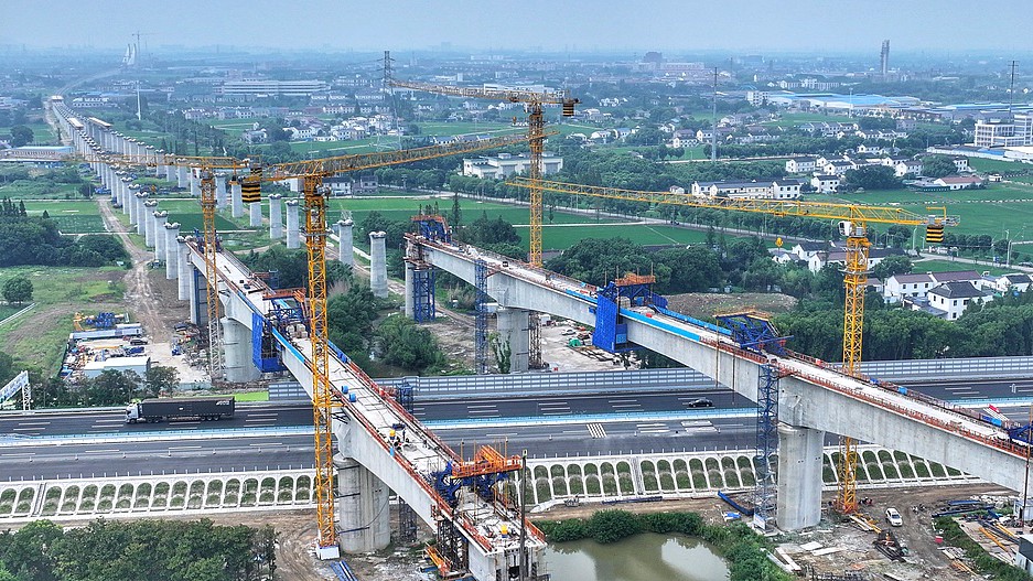 Construction of the Zhangjiagang section of the Nantong-Suzhou-Jiaxing-Ningbo High-Speed ​​Railway in Zhangjiagang, Jiangsu Province, July 20, 2026. /VCG
