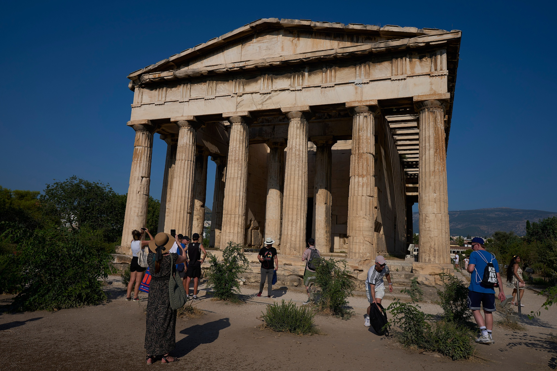 Tourists visit the Temple of Hephaestus at the Ancient Agora during a heatwave in Athens, Greece, July 20, 2026. /VCG