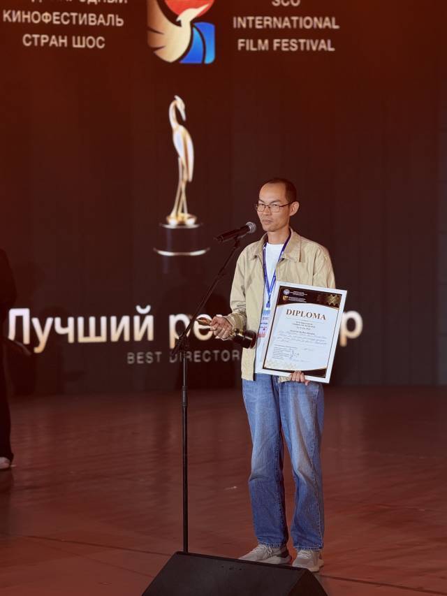 Lan Hongchun, the director of Dear You, wins Best Director at the 2026 Shanghai Cooperation Organization (SCO) International Film Festival, Cholpon-Ata, Kyrgyzstan, July 19, 2026. /SCO International Film Festival