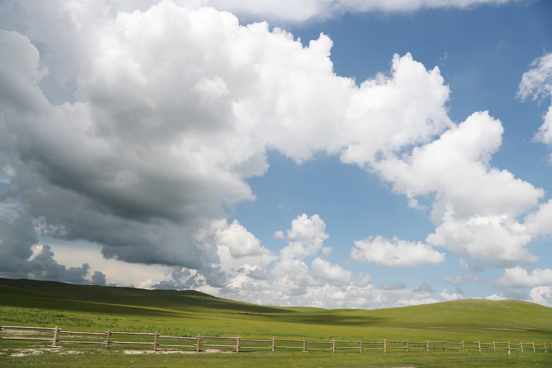 A view of the Hulunbuir Grasslands in Inner Mongolia. /CGTN