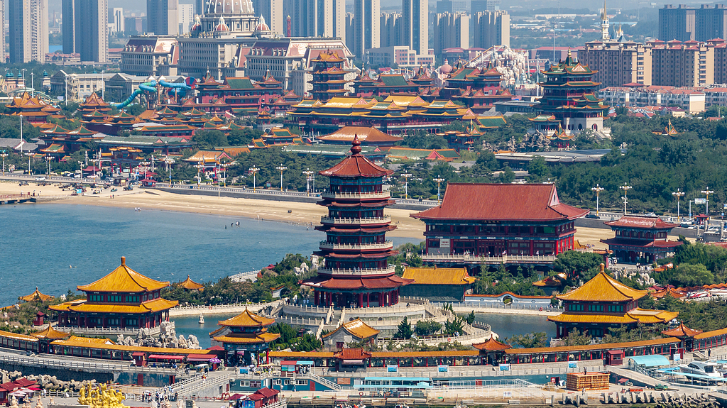 A distant view of the Eight Immortals Scenic Area in Penglai, Shandong Province, China. /VCG 