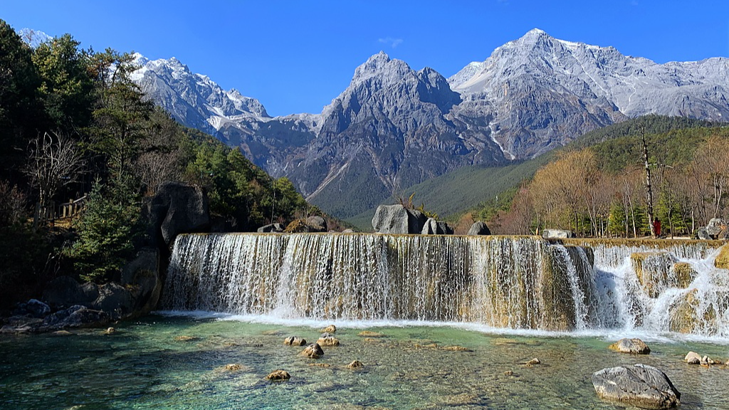 Live: Blue Moon Valley, a cool escape beneath Yulong Snow Mountain