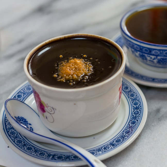 Guangdong's cold herbal tea and herbal jelly. /China Media Group