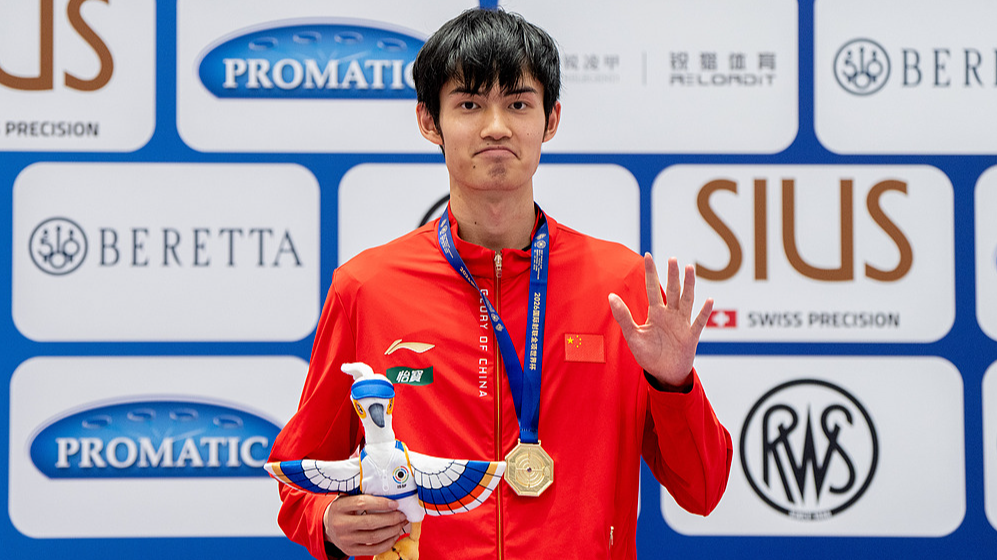 Sheng and Zhang dominate at men's 10m air rifle World Cup final 