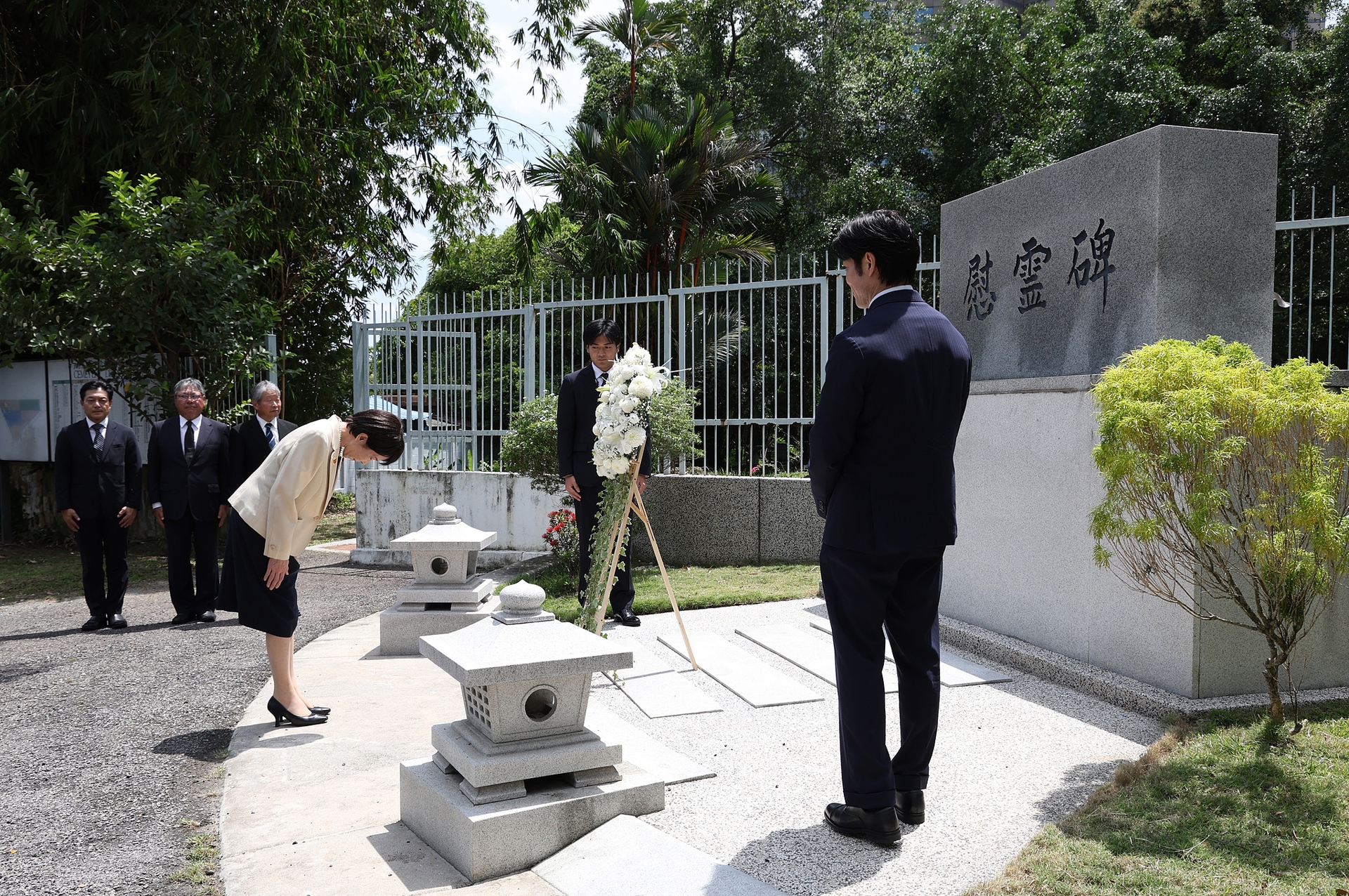 Japanese Prime Minister Sanae Takaichi pays a visit to the Japanese Cemetery in Kuala Lumpur, October 26, 2025. /CFP