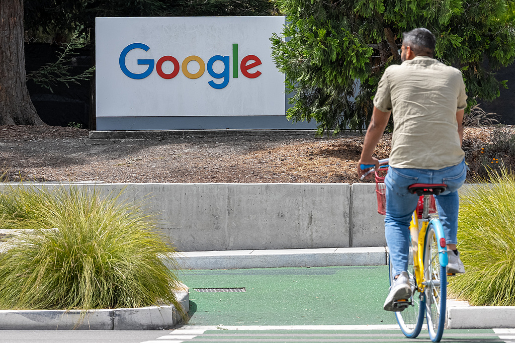 A cyclist rides past signage at the Google headquarters in Mountain View, California, US, July 21, 2026. /VCG