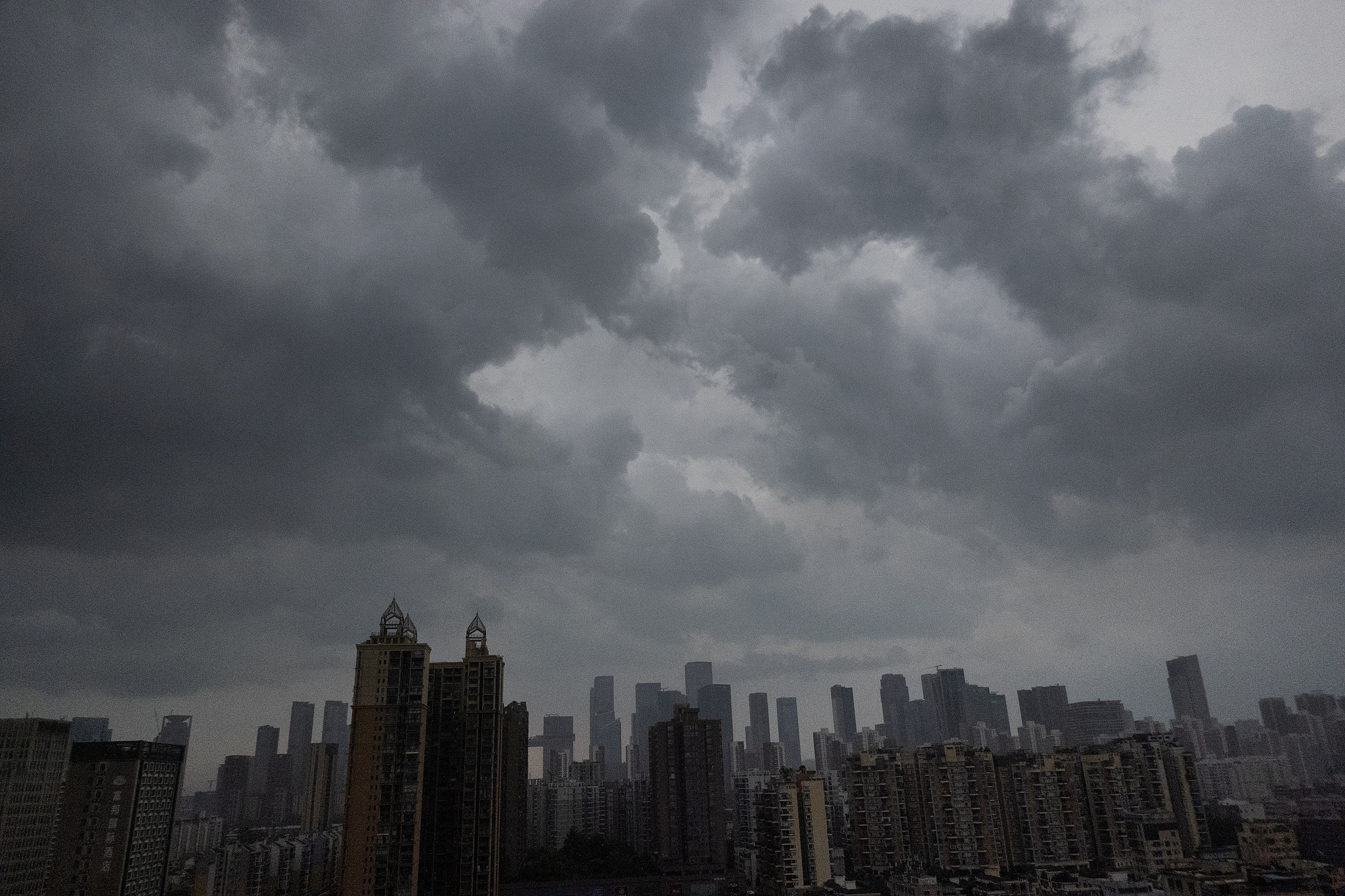 Heavy rain hits Shenzhen as Typhoon Noul nears, Guangdong Province, south China, July 25, 2026. /VCG