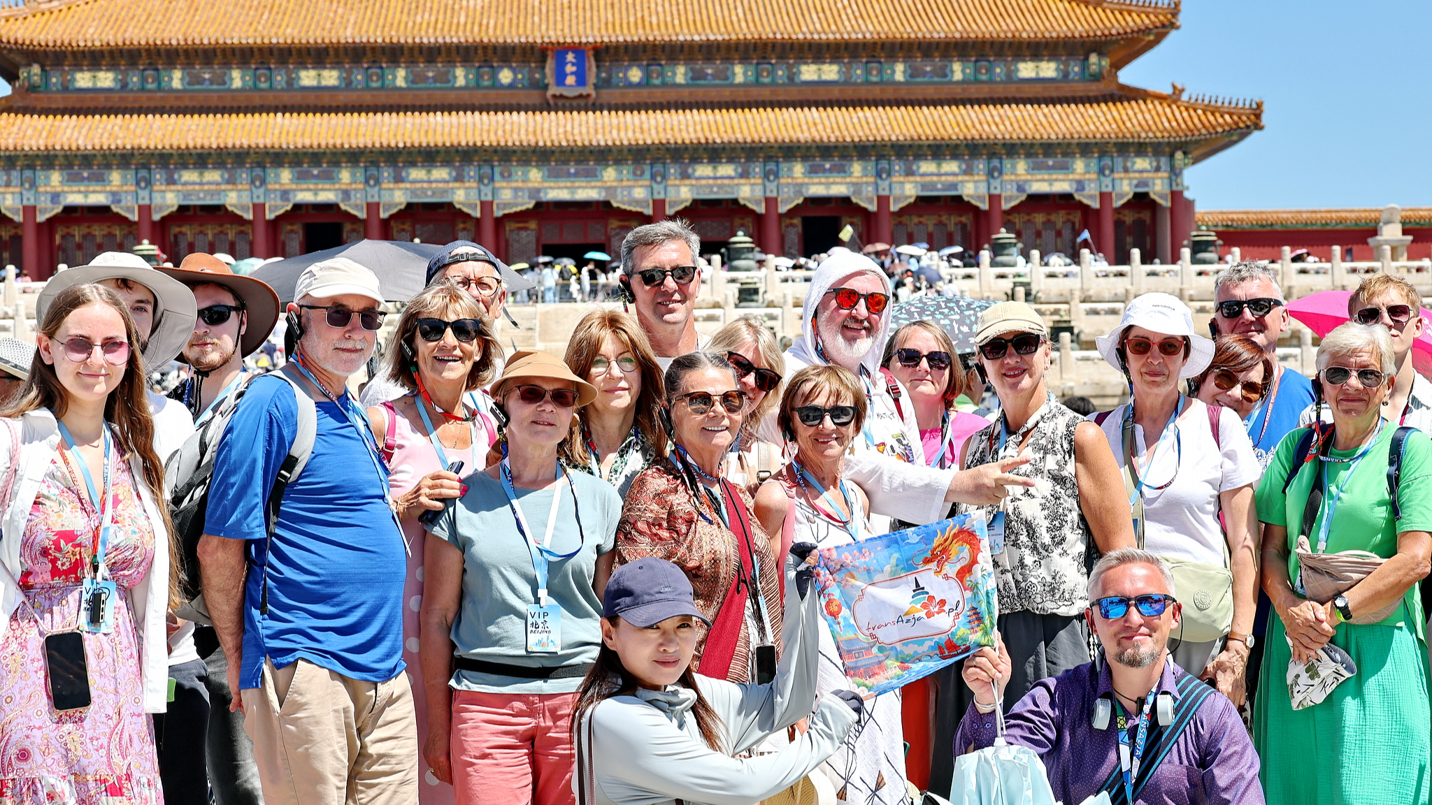 Foreign tourists flocking to China to beat summer heat