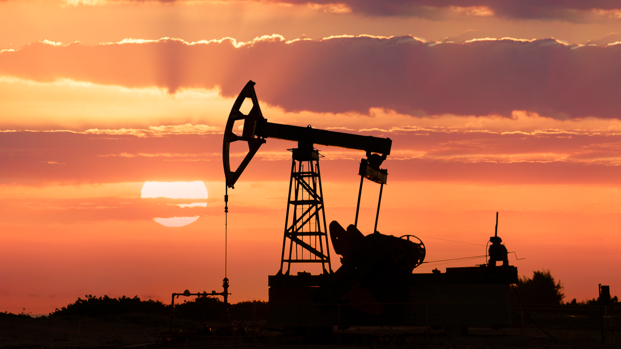 File photo of an oil pumpjack operating at sunset in Kuwait. /VCG