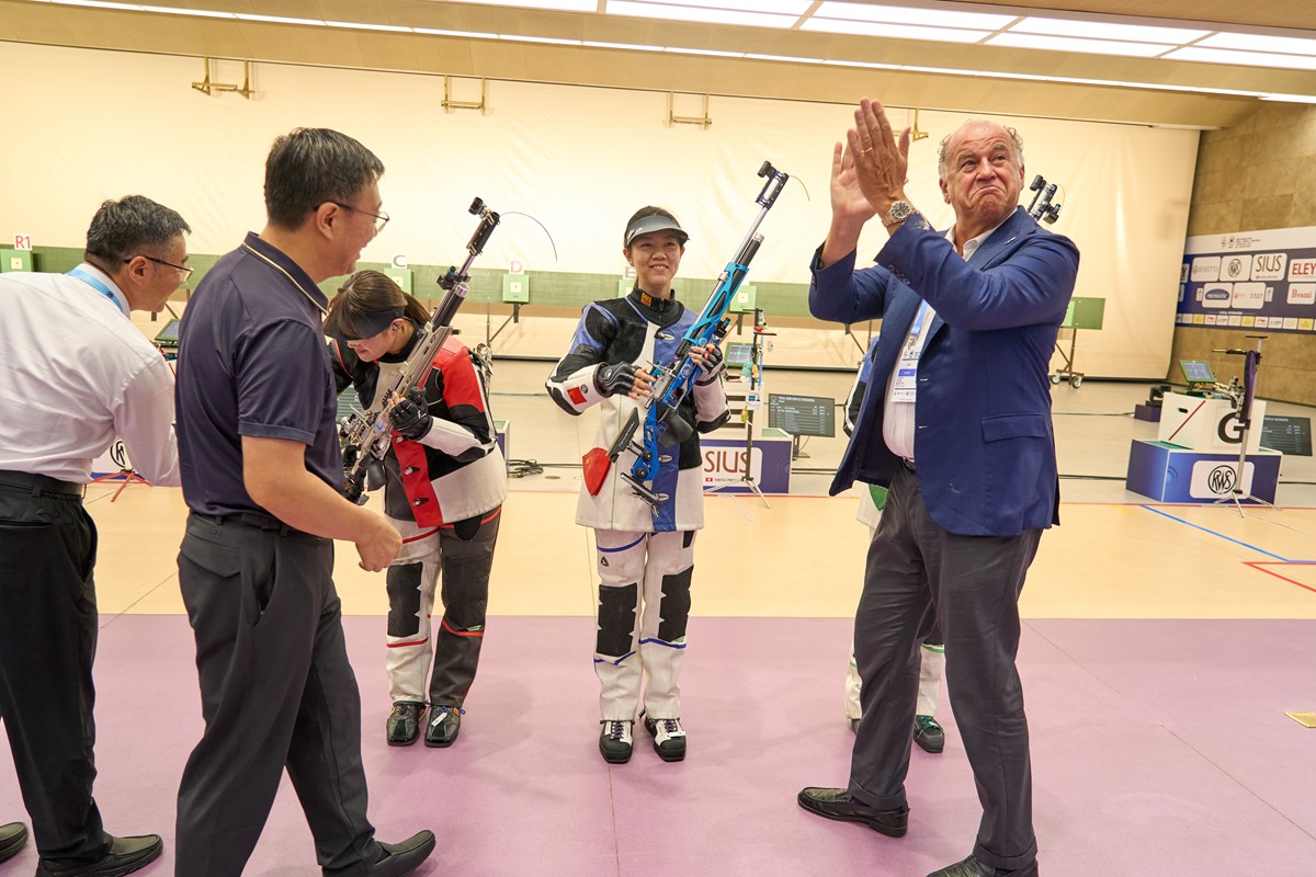 China's Du Yuchen (second from right) waits to receive her gold medal after winning the women's 10-meter air rifle title at the ISSF World Cup in Hangzhou, east China's Zhejiang Province, July 25, 2026. /ISSF
